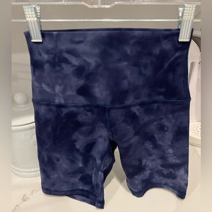 Lululemon Align Shorts Size 2 Four Inch in Navy Smoke.